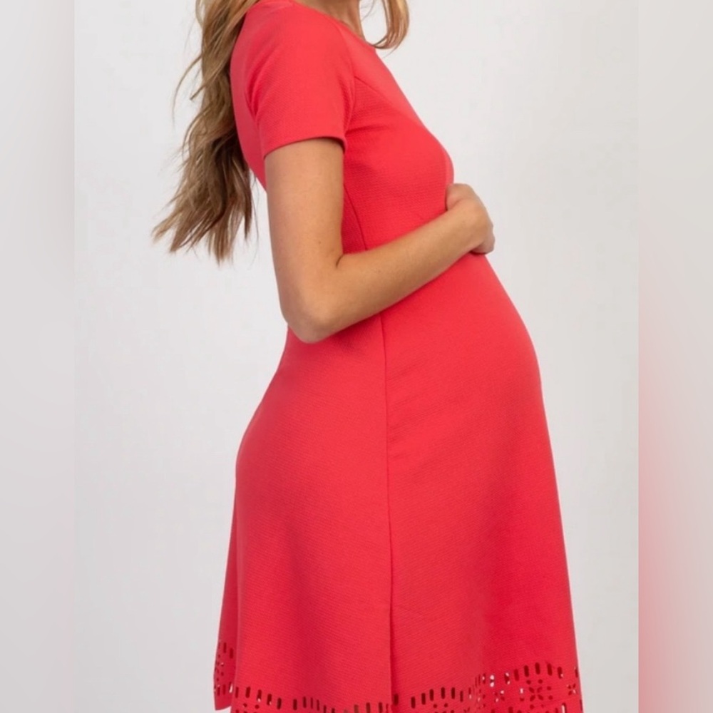 PINK BLUSH Short sleeve scalloped hem maternity dress size Small. #10172
